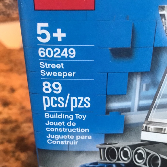 NIB Lego City street sweeper - Picture 3 of 3